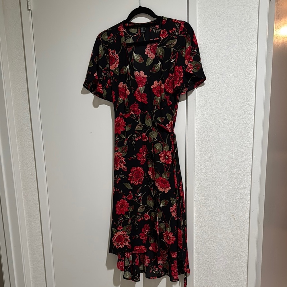 Forever 21 Floral Black and Red Women's Dress wrapped around V neck Small